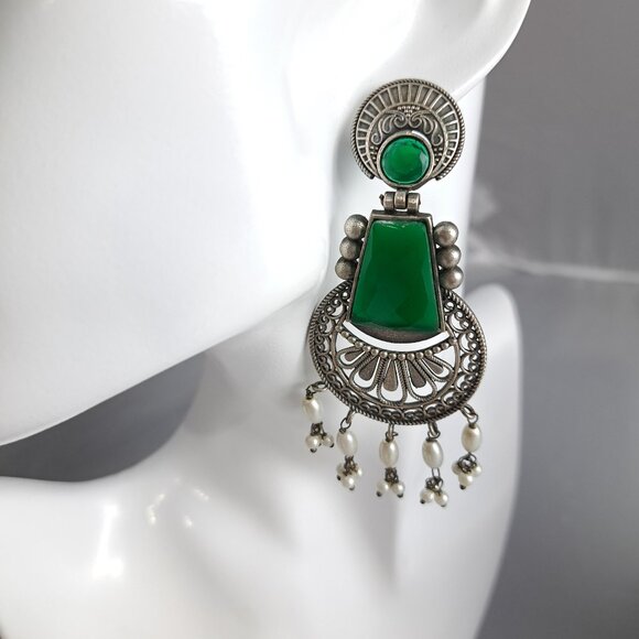 Gorgeous Emerald Cascade Earrings - Picture 4 of 4